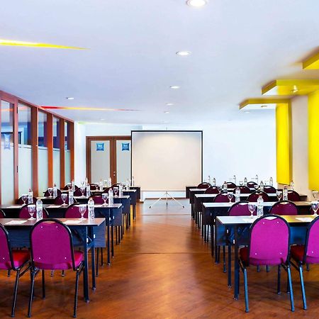 Ibis Budget Jakarta Menteng Exterior foto