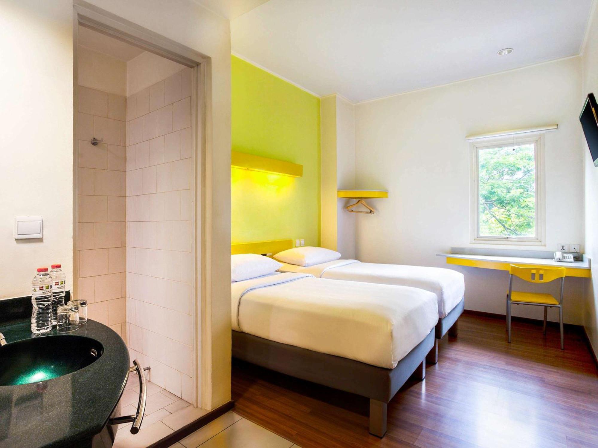 Ibis Budget Jakarta Menteng Exterior foto