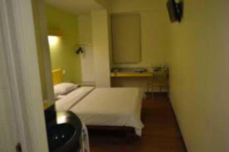 Ibis Budget Jakarta Menteng Exterior foto