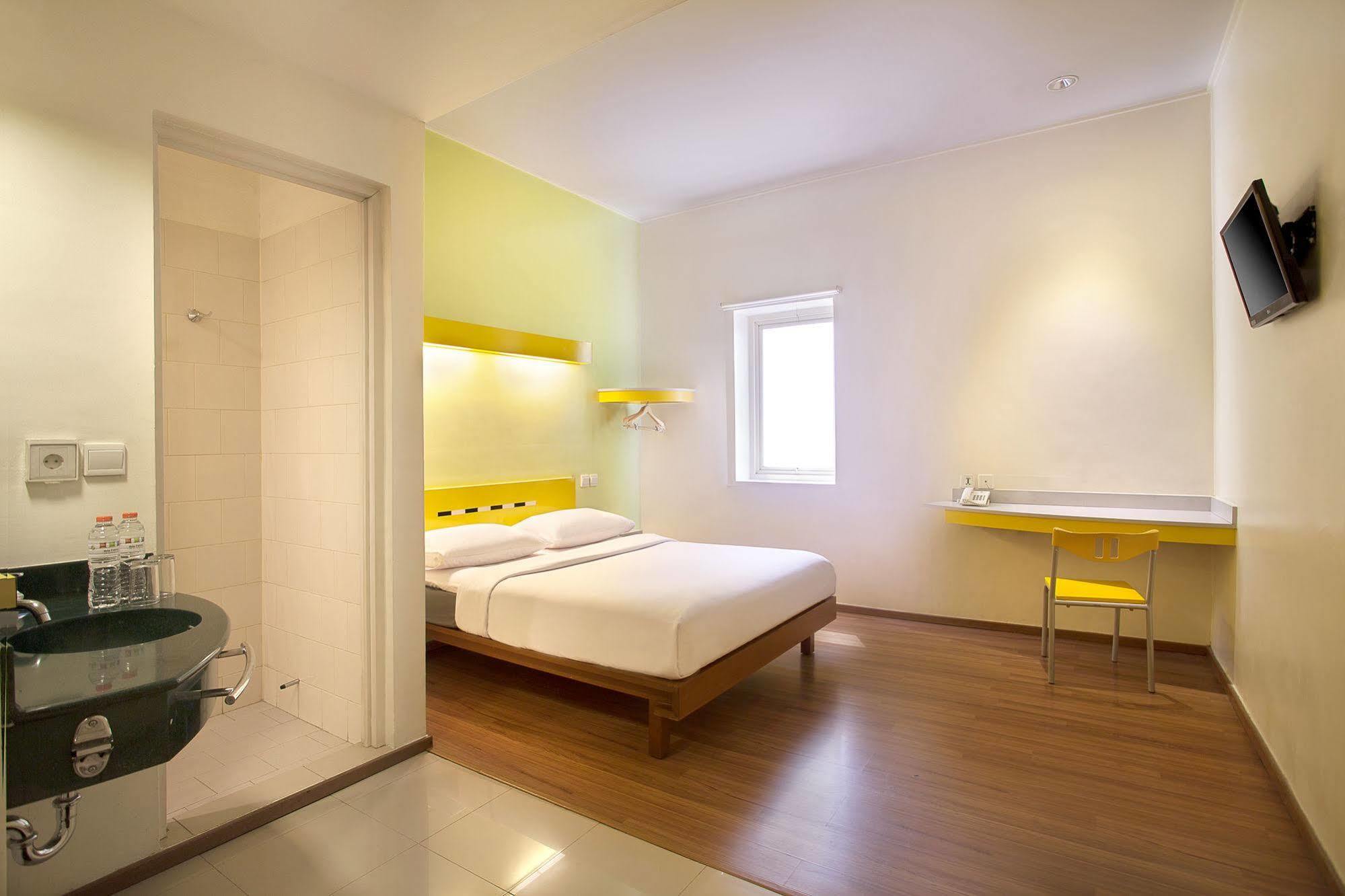 Ibis Budget Jakarta Menteng Exterior foto