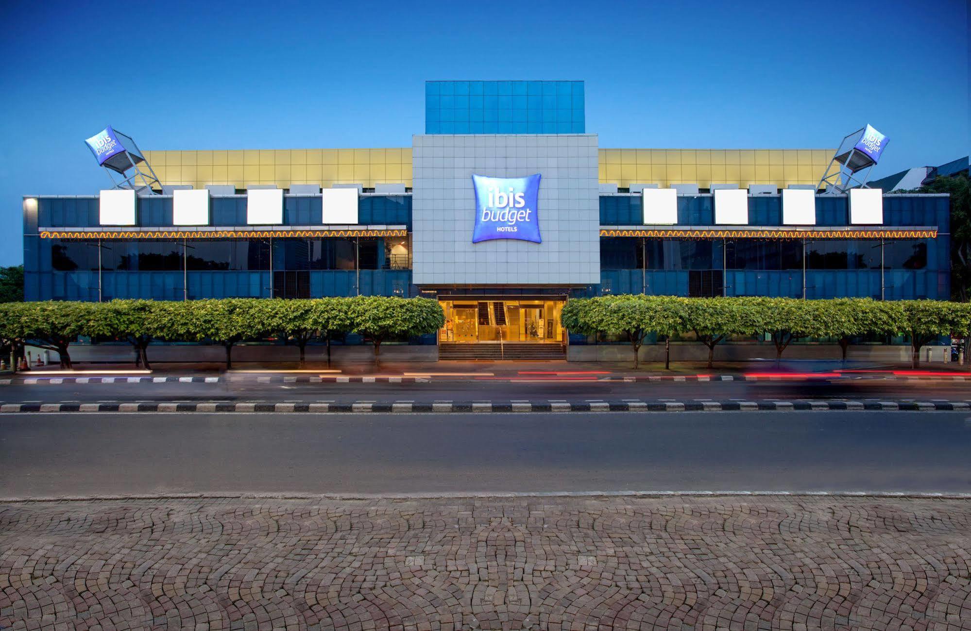 Ibis Budget Jakarta Menteng Exterior foto